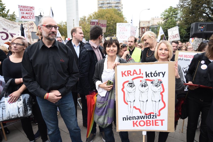 Czarny protest przed sejmem. Najmocniejsze transparenty