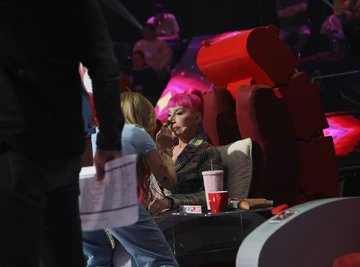 "Na šta ovo liči?! Ništa nisam uradila bre"! HAOS U "PINKOVIM ZVEZDAMA": Koleginica RASPLAKALA Zoricu Brunclik, ONA ZAHTEVALA JAVNO IZVINJENJE (VIDEO)