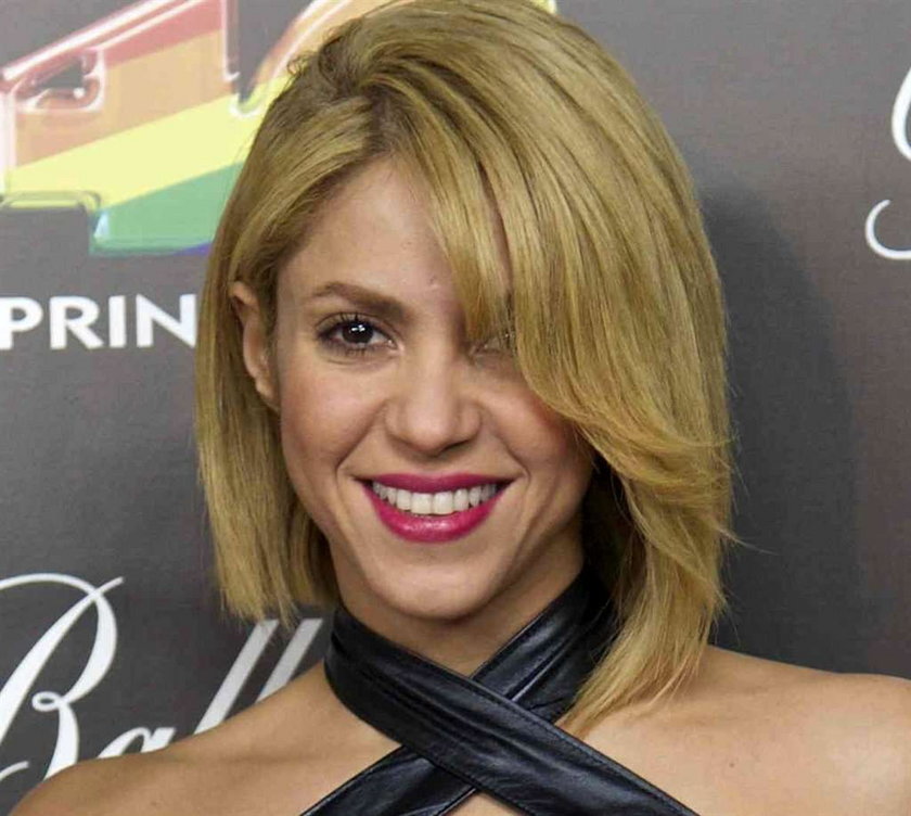 Shakira z krótkimi włosami