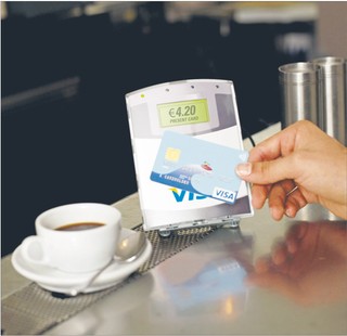 Karty zbliżeniowe podnoszą obroty sklepów i punktów usługowych