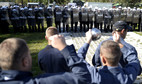 Pozorowana demonstracja uchodźców w przeznaczonym dla nich ośrodku, Nowa Dęba