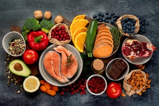 Polacy się bogacą i zmieniają swoją dietę. Spożycie niektórych produktów od 2010 r. wzrosło o 46 proc., a innych spadło o 17,5 proc.