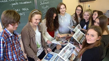 Nauczyciel ze Słupska zebrał gazety z prawie stu państw i planuje wystawę