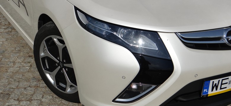 Oszczędzisz osiem tysięcy złotych! Takie rzeczy tylko za kółkiem opla ampera