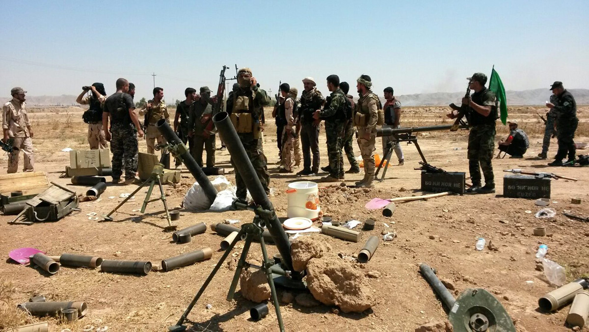 Rząd Iraku wysłał do Irbilu w irackim Kurdystanie samolot z amunicją, aby wesprzeć kurdyjskie oddziały w walce z dżihadystami z organizacji Państwo Islamskie - informuje agencja Reutera, powołując się na źródło w amerykańskiej administracji. W nocy siły USA zbombardowały pozycje islamistycznej organizacji zbrojnej Państwo Islamskie w Iraku, zagrażające personelowi amerykańskiemu w mieście Irbil w irackim Kurdystanie - poinformował Pentagon.
