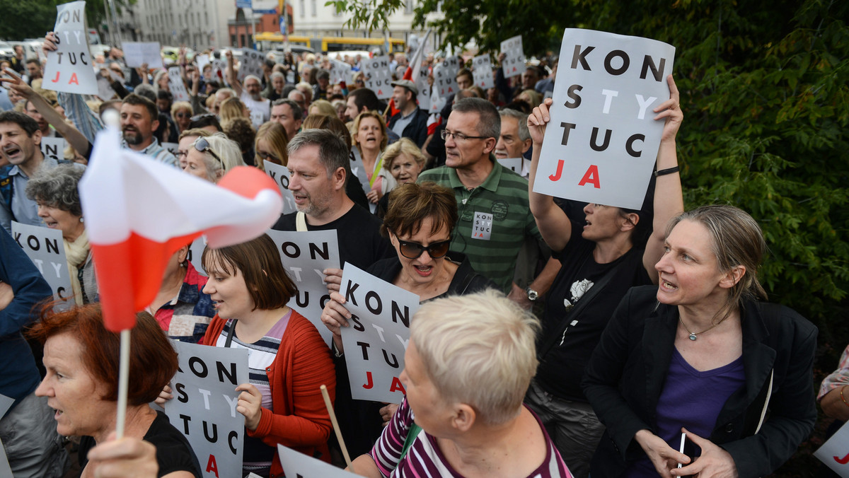 WARSZAWA PROTEST POD SIEDZIBĄ PIS (protest)