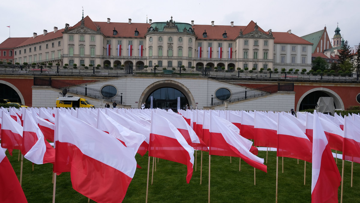 2 maja — Dzień Flagi. Co to za święto? Jak prawidłowo wywiesić flagę Polski?