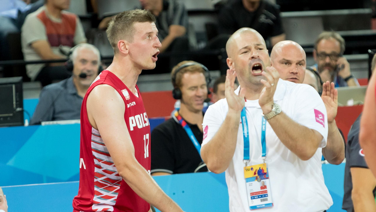 Reprezentacja Polski koszykarzy na przełomie sierpnia i września rozegra eliminacje do EuroBasketu 2017. Od dawna było wiadomo, że drużynę w tych kwalifikacjach ponownie poprowadzi Mike Taylor, we wtorek Zarząd Polskiego Związku Koszykówki zatwierdził cały sztab szkoleniowy.