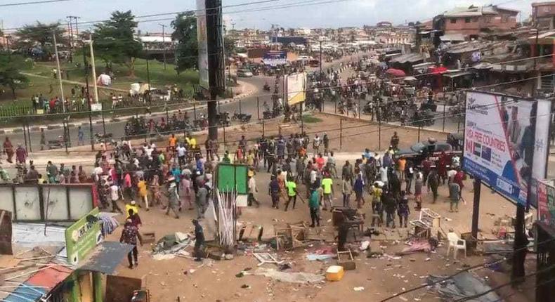 Angry youths dump dead body at Gov Makinde's office after violent clash in Ibadan. [Daily Post]