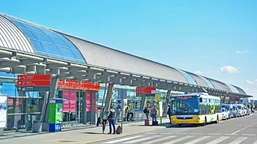 koniec zwijania się modlina. ale lotnisko może jeszcze przynosić strat