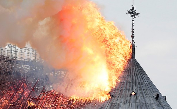 Prezydent Duda o pożarze katedry Notre Dame: Katastrofa