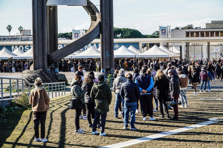 Red za vakcinu u Napulju