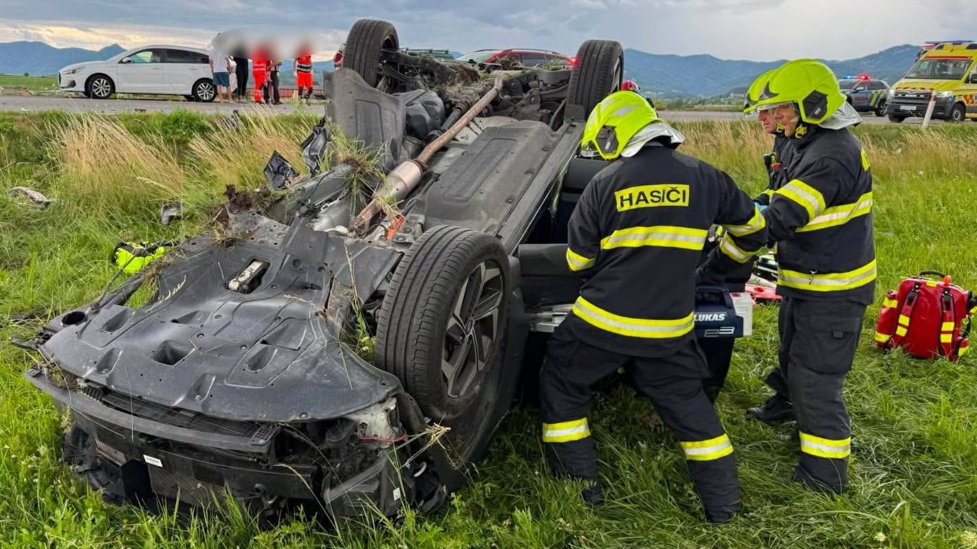 Cesta I/65 neďaleko Martina je pre hromadnú nehodu neprejazdná. 