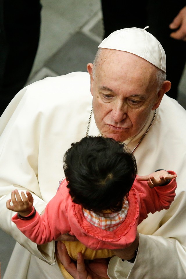 Papież Franciszek podczas audiencji generalnej w Rzymie