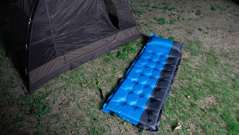 Die beliebtesten Luftmatratzen für Camping, Wanderung und Festival im Vergleich