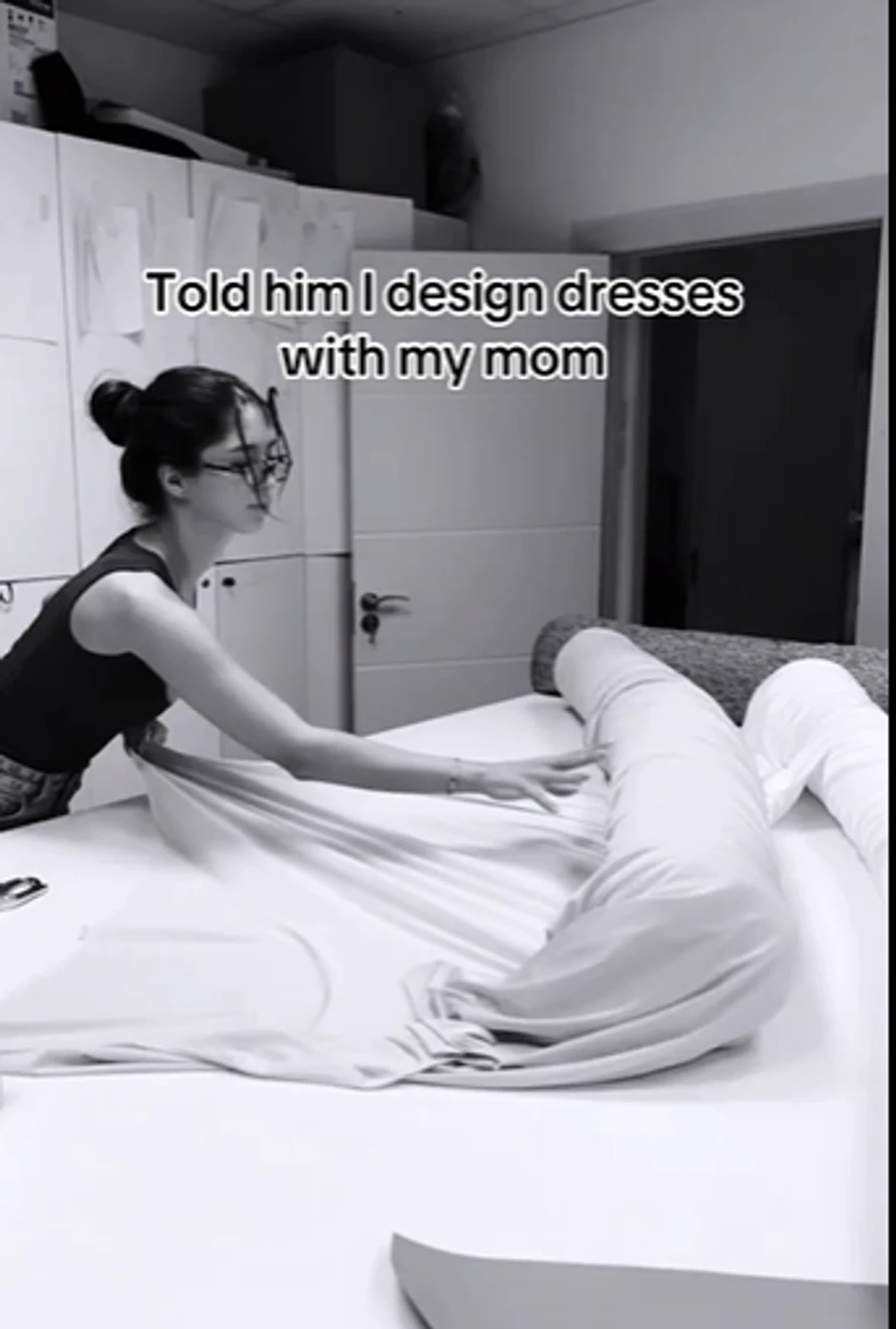 Đina Džinović u ateljeu