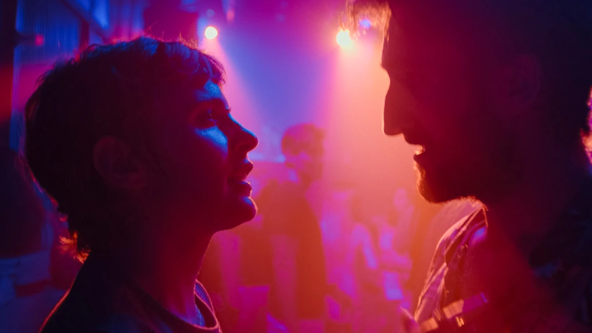 Nietypowa komedia romantyczna serialowym hitem. "Poruszy każdego"