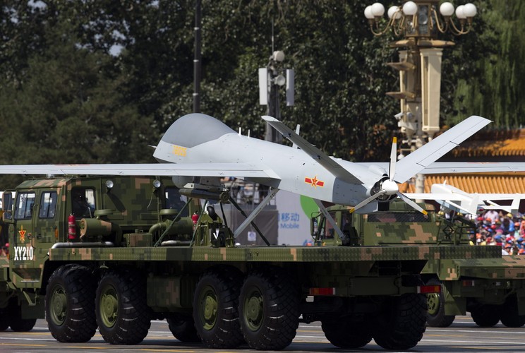 Parada wojskowa w Pekinie z okazji 70. rocznicy zakończenia II wojny światowej. Wing Loong, chiński bezzałogowy samolot  Fot. EPA/ANDY WONG / POOL