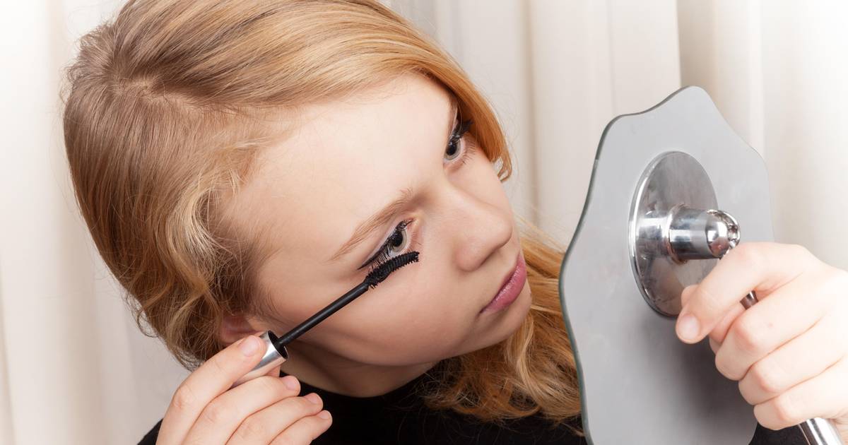 Dlaczego tusz do rzęs raz wygląda perfekcyjnie, a innym razem powoduje sklejanie?