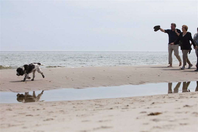 Po plaży na bosaka