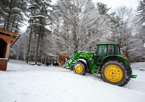 Traktor u snegu - ilustracija