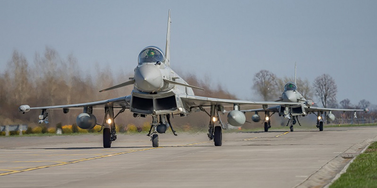 Myśliwce startują z bazy w Malborku, aby przechwycić rosyjski samolot. 