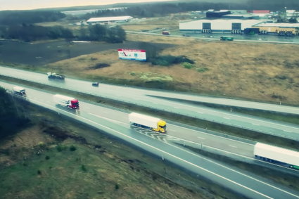 Platooning, czyli jeden kierowca prowadzi cztery ciężarówki