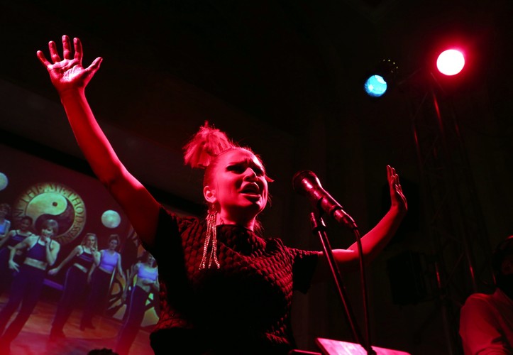 Dorota Masłowska podczas koncertu w Barze Studio