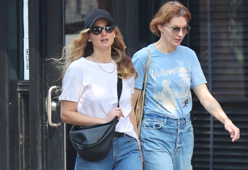 Jennifer Lawrence meztelencipője a legjobb és a legrosszabb dolog, ami valaha történt a divattal 