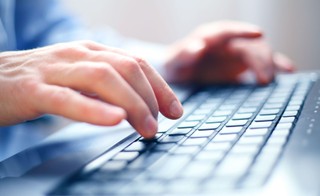 Jak prowadzić elektroniczne akta pracownicze? Ministerstwo Cyfryzacji wyjaśnia