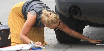 Ups... Doda na kolanach! Co jej upadło?