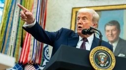 trump uderza cłami w 70 państw. rekordowe taryfy wchodzą w życie