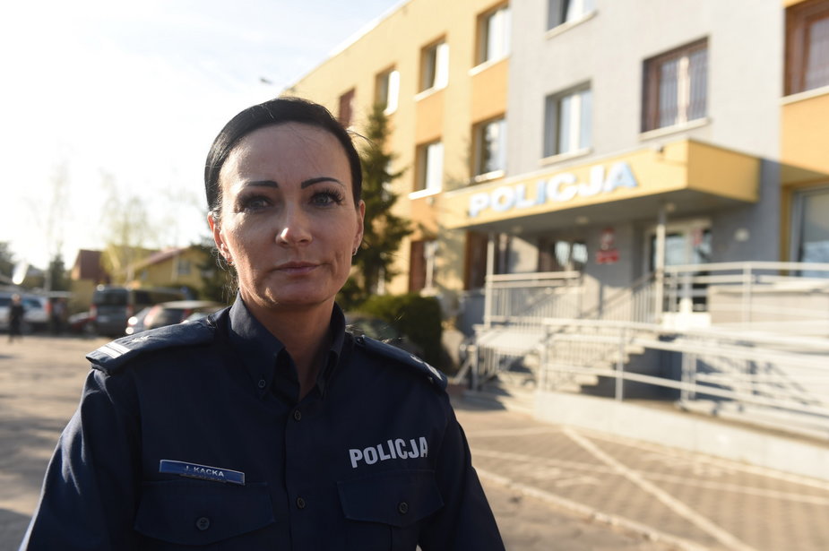 23 kwietnia 2015 r., Kutno. Joanna Kącka, rzecznik KWP w Łodzi, podczas spotkania z dziennikarzami ws. strzelaniny