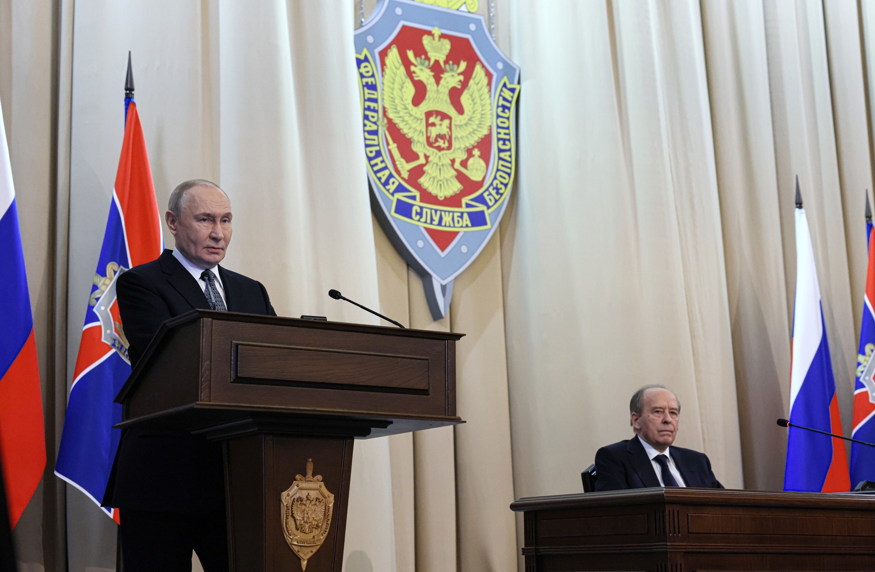 Ruský prezident Vladimir Putin a riaditeľ FSB Alexander Bortnikov. 