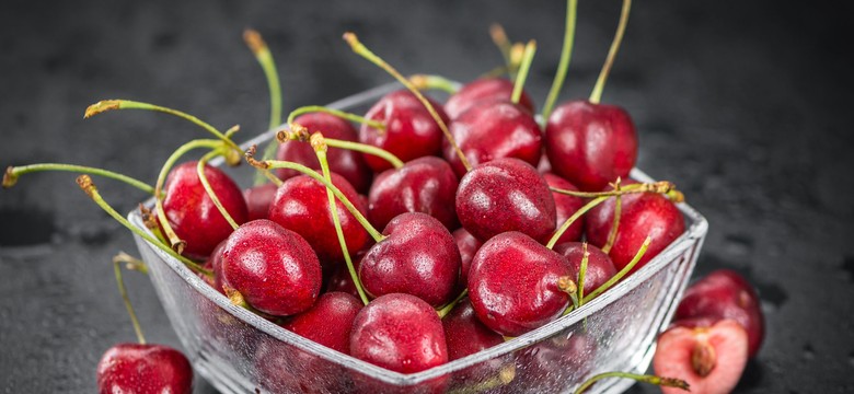 Co się stanie, gdy zjesz robaczywą czereśnię? Czy to powód do paniki?