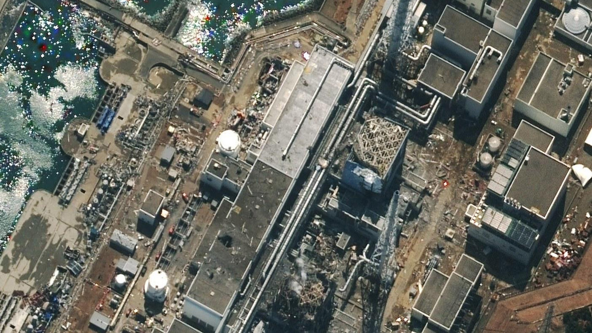 Poziom radioaktywności w wodzie w reaktorze nr 2 przekroczył normę 10 mln razy - podały w niedzielę agencje Kyodo i Jiji. Według agencji TASS wstrząs o sile 4,9 st nawiedził w południe czasu lokalnego północny-wschód Japonii. Poziom radioaktywnego jodu w reaktorze jest "ekstremalnie wysoki" - podaje Kyodo.