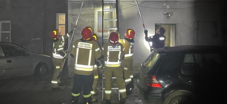 Pożar w Tarnowskich Górach. Z płomieni ewakuowano kilkanaście osób, w tym dzieci