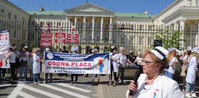 Pielęgniarki i położne mają dość. „Kłamca, kłamca!” - tak zwyzywały ważnego polityka