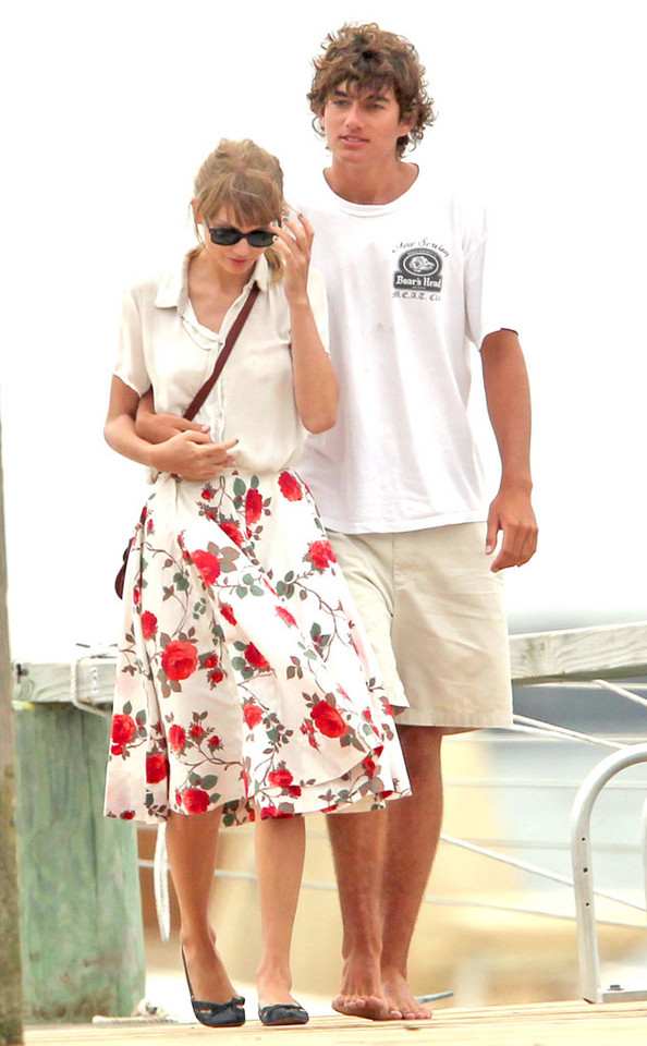 Taylor Swift i Connor Kennedy (2012 rok)