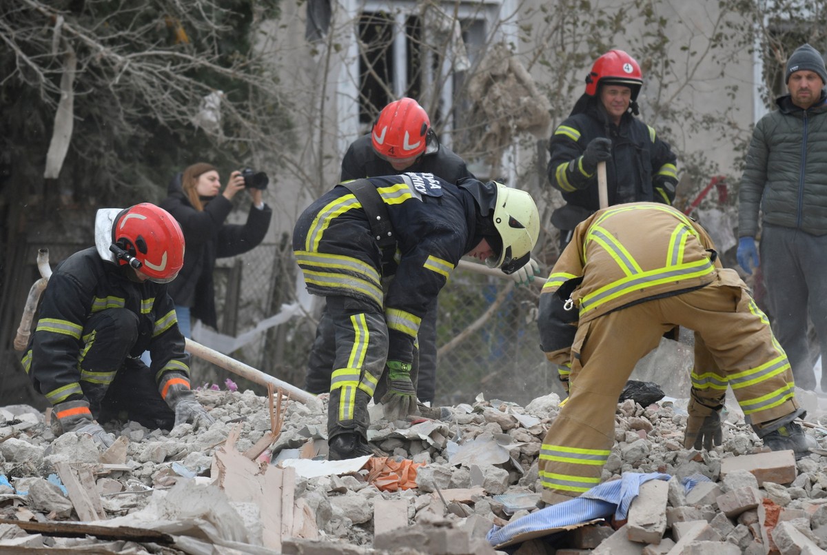 Skutki nocnego ostrzału rosyjskiego na Ukrainie