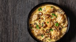 pyszny obiad na wtorek. podajemy przepis, ty gotujesz. potrawka z groszkiem i pieczarkami