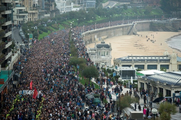 The Basque resort of San Sebastian drew a large demonstration in October of people under the slogan "human rights, solution, peace, now the prisoners" as part of efforts to persuade the Spanish government to hold ETA prisoners closer to their homes