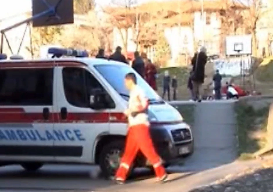 Tragedija: Reanimacija u školskom dvorištu trajala je oko sat vremena, Foto: RTS