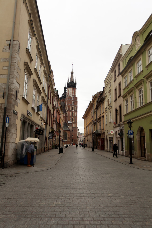 Kraków w czerwonej strefie. Niedzielny poranek