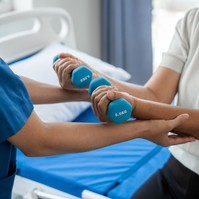 Egyre gyengébbnek érzi a kezét, lábát, izmait? Gyógyszerek is okozhatják