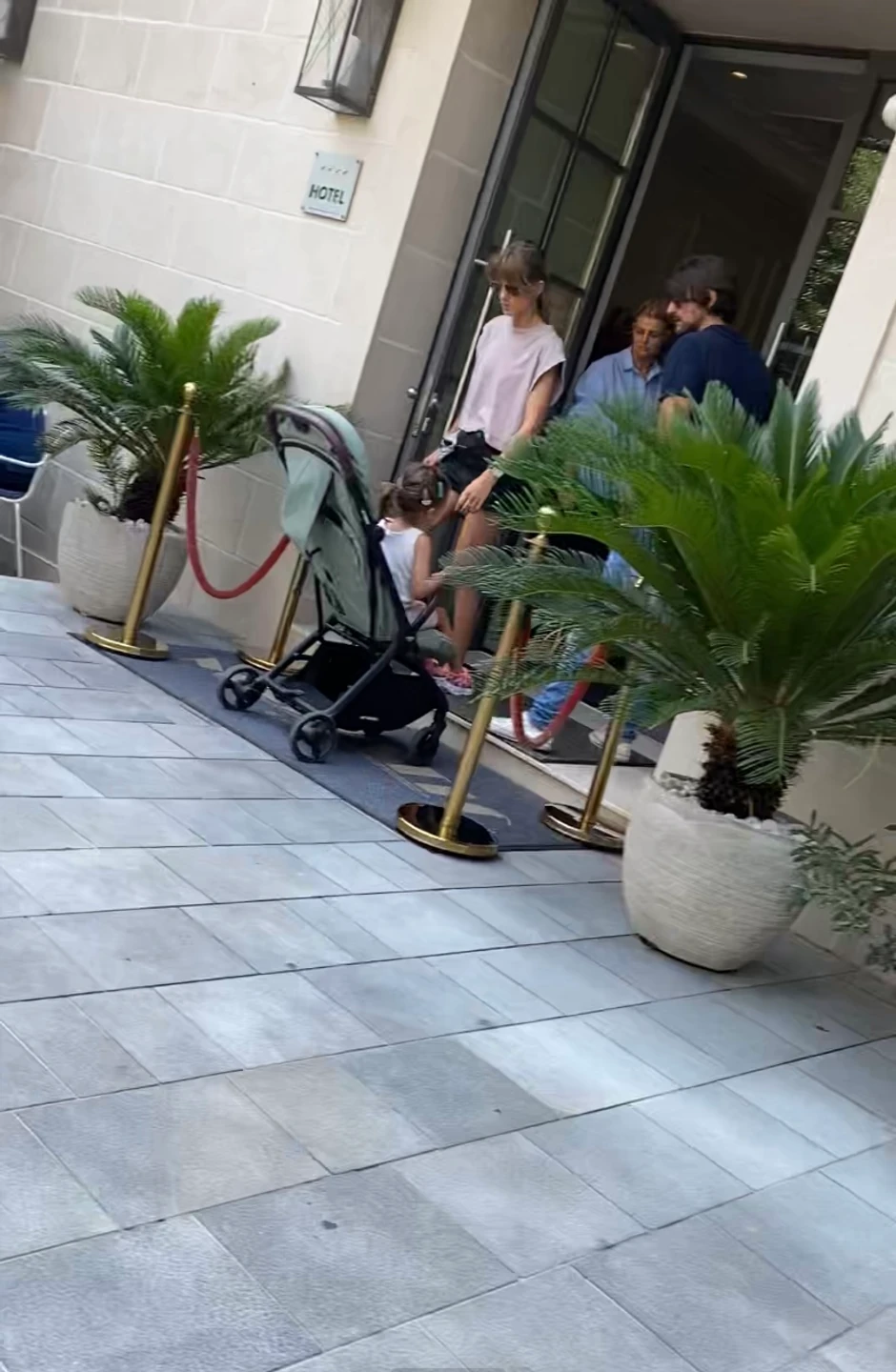 Nevena Božović sa mužem i ćerkom