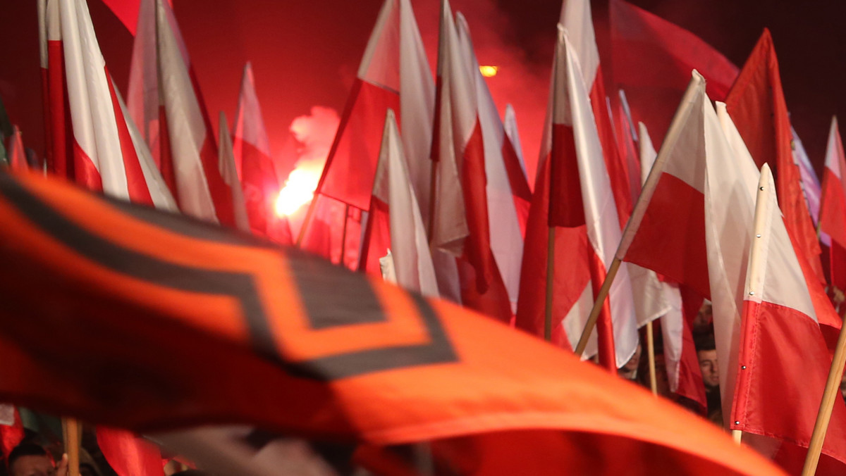 Siedem osób zatrzymała policja po "Marszu Patriotów", który wczoraj wieczorem we Wrocławiu zorganizowało Narodowe Odrodzenie Polski. Zatrzymani usłyszeli zarzuty związane z propagowaniem treści faszystowskich.