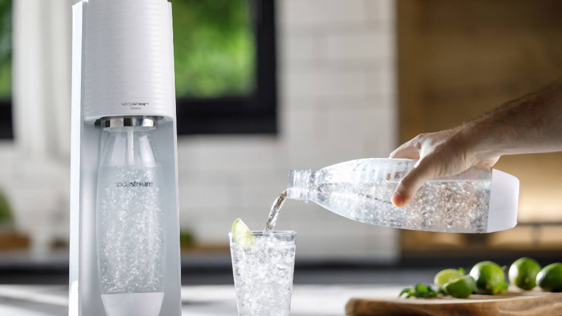Ile wody pić dziennie? 7 sposobów jak nauczyć się regularnie pić wodę