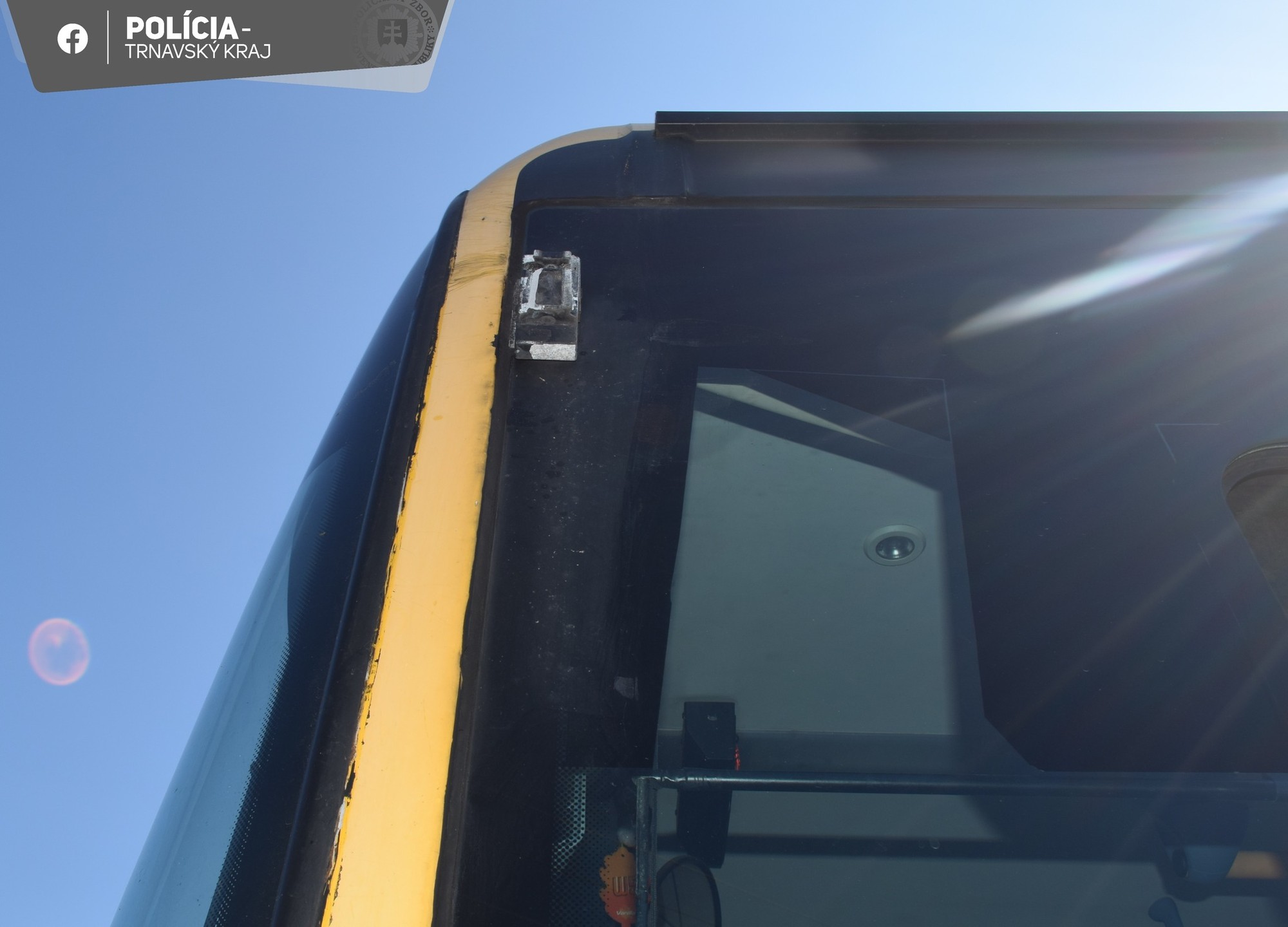 Kuriózna nehoda autobusov na Záhorí.