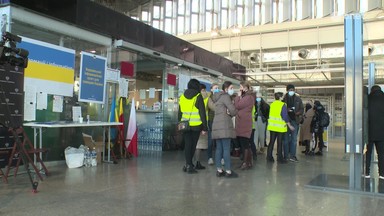 Poruszające sceny na dworcu w Warszawie. Dziennikarz nie mógł powstrzymać łez